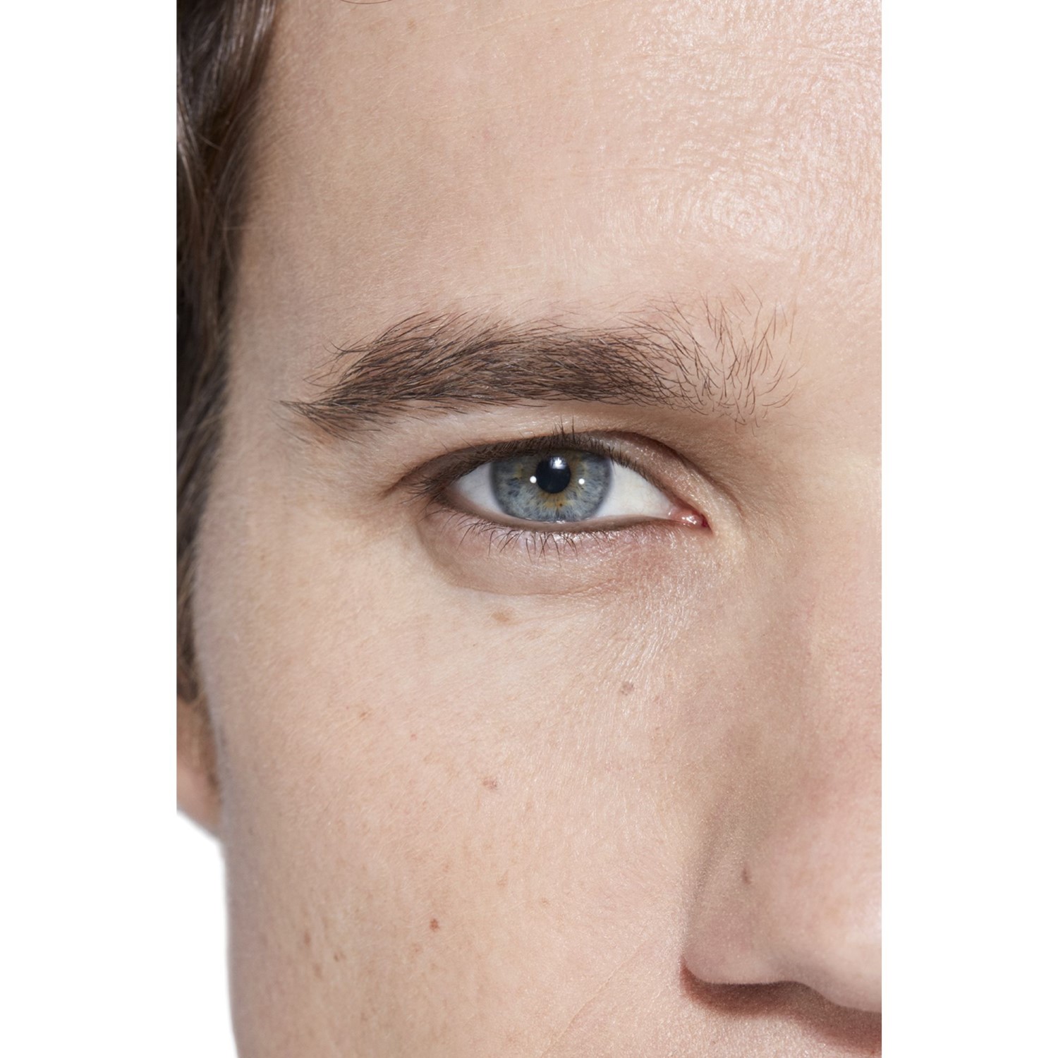 EL LÁPIZ DE OJOS 3 EN 1 PARA MÚLTIPLES LOOKS. ACABADO ULTRAMATE Y DE LARGA DURACIÓN